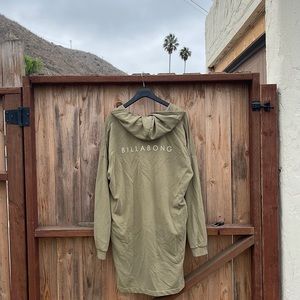 Billabong womens surf changing poncho